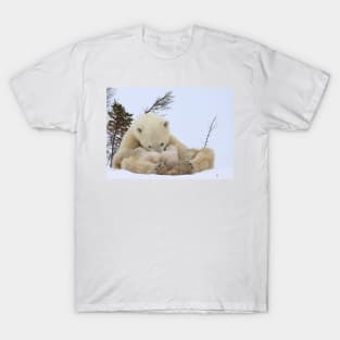 Polar bear family, nursing time T-Shirt